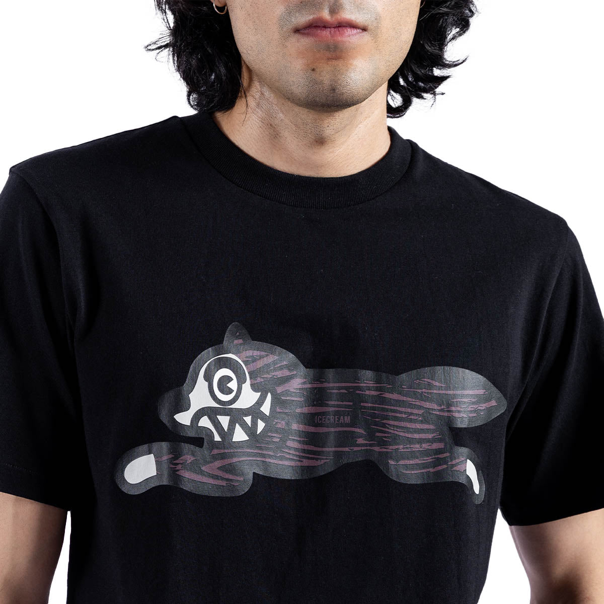 Woodgrain Running Dog Tee 'Black'