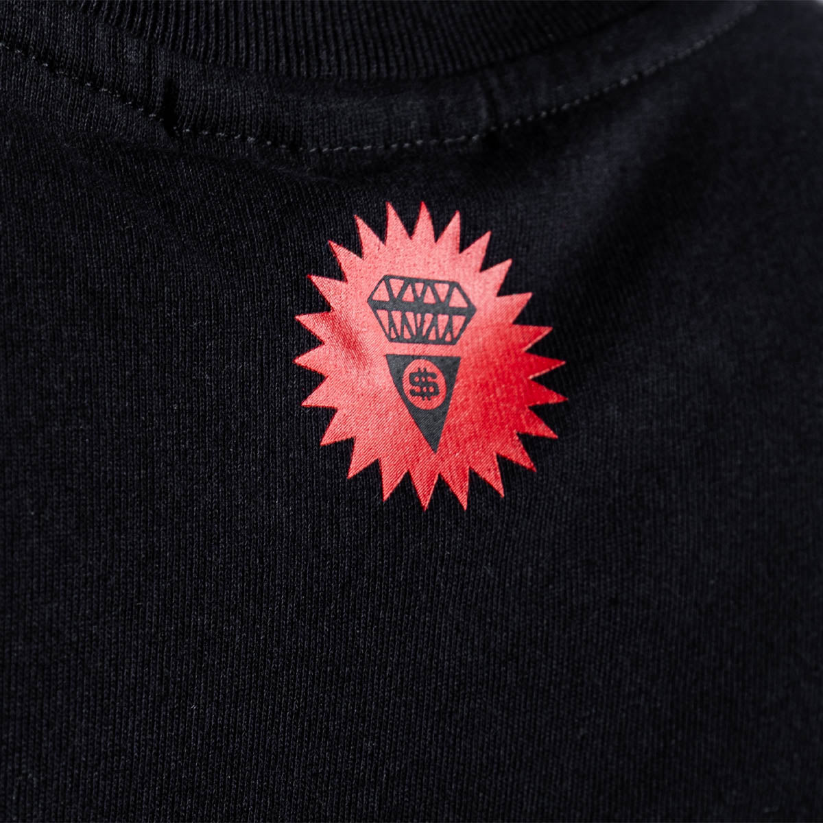 Woodgrain Running Dog Tee 'Black'