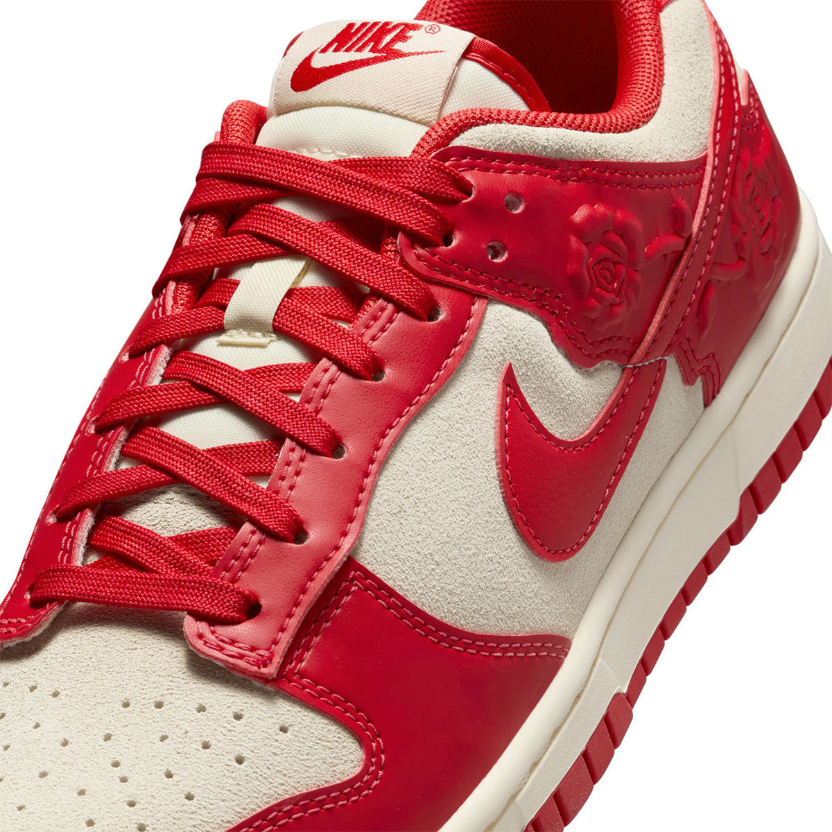 Wmns Dunk Low 'Red Roses'