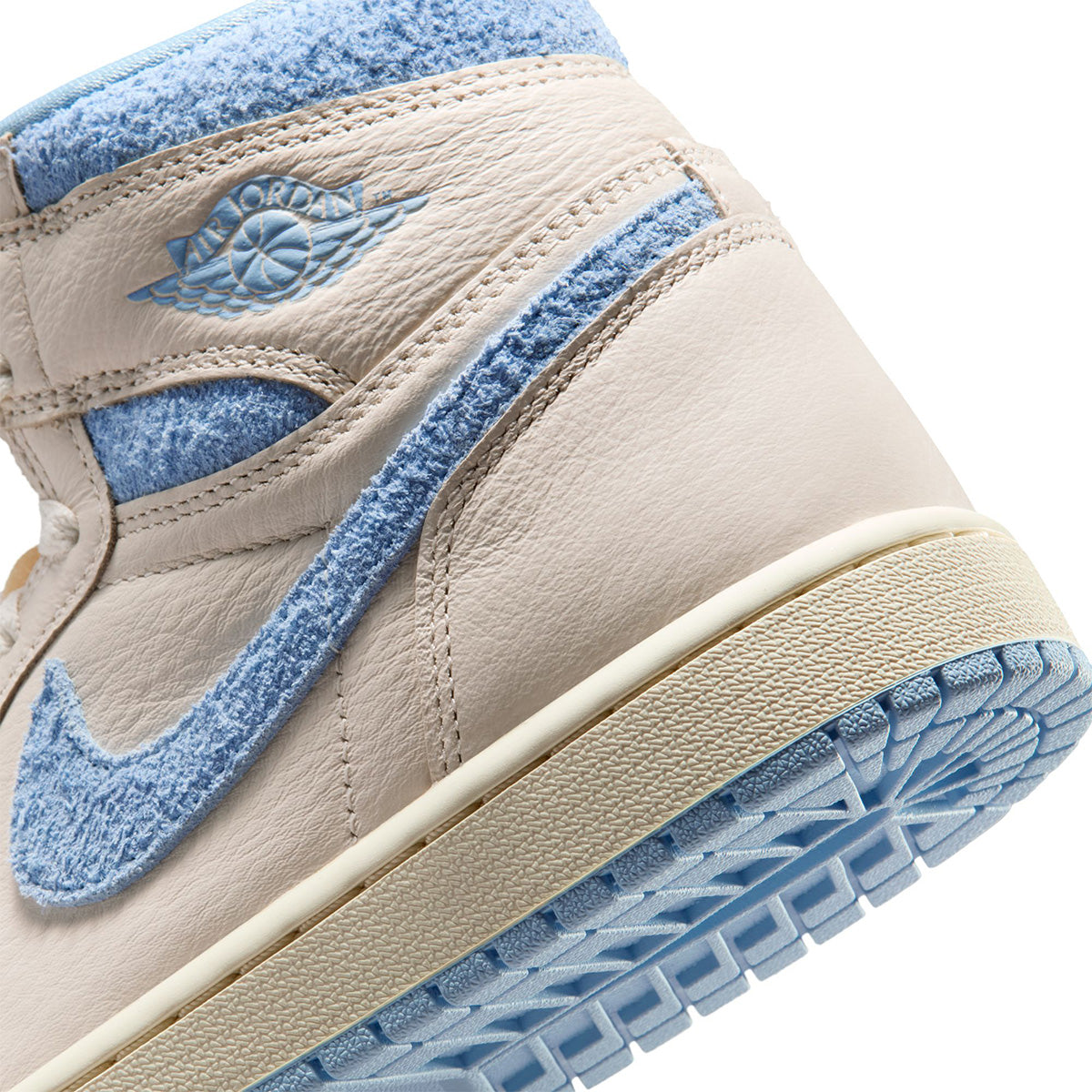 Wmns Air Jordan 1 Retro High OG 'PALE IVORY/PSYCHIC BLUE-COCONUT MILK'