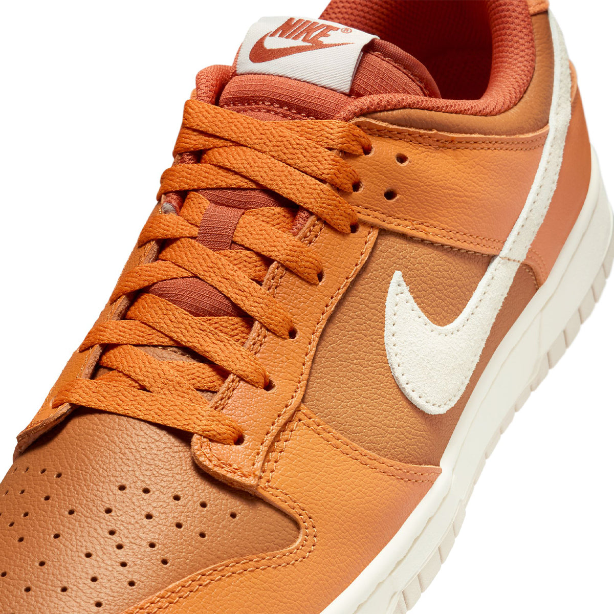Dunk Low Retro SE 'Monarch'