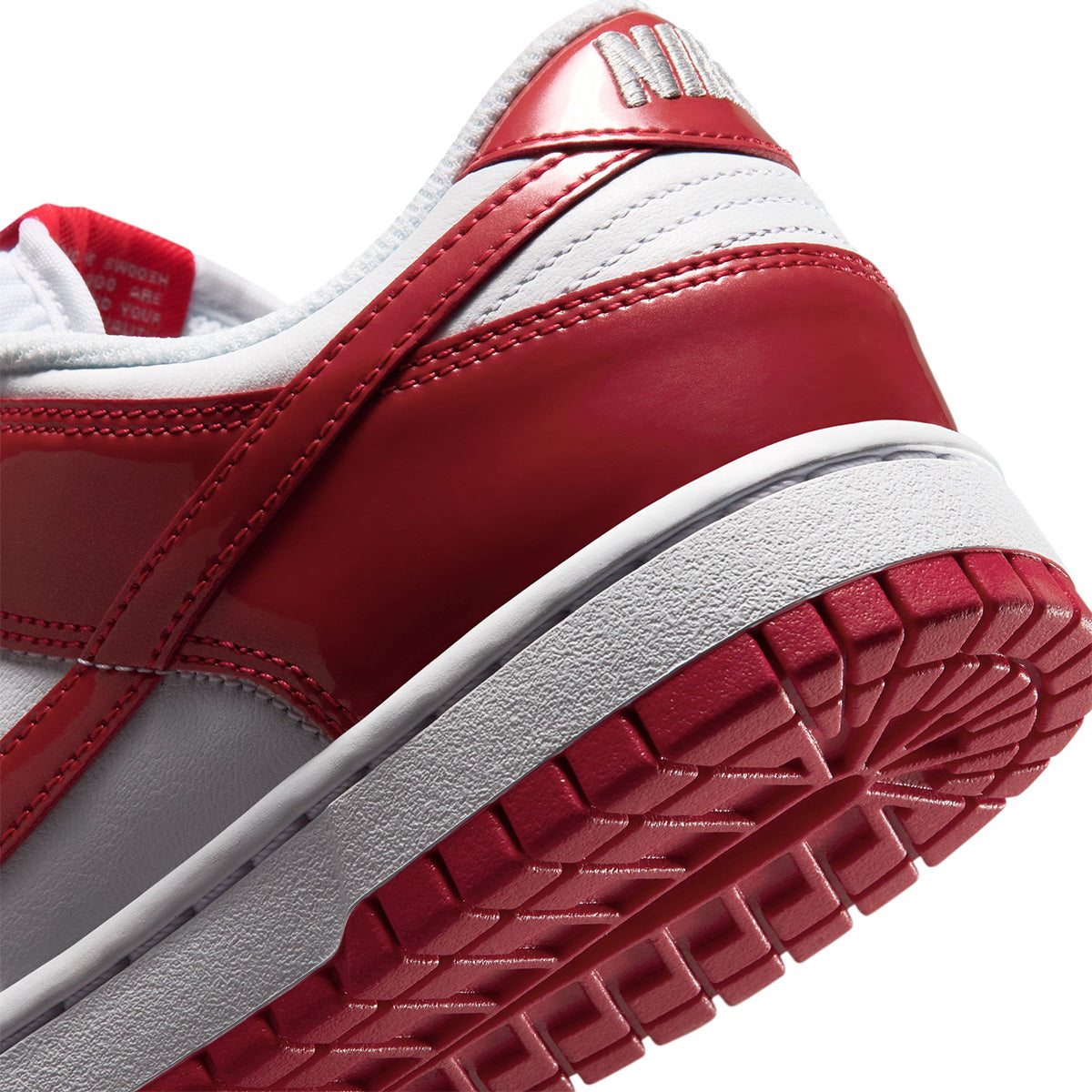 Wmns Dunk Low SE 'WHITE/UNIVERSITY RED/WHITE'