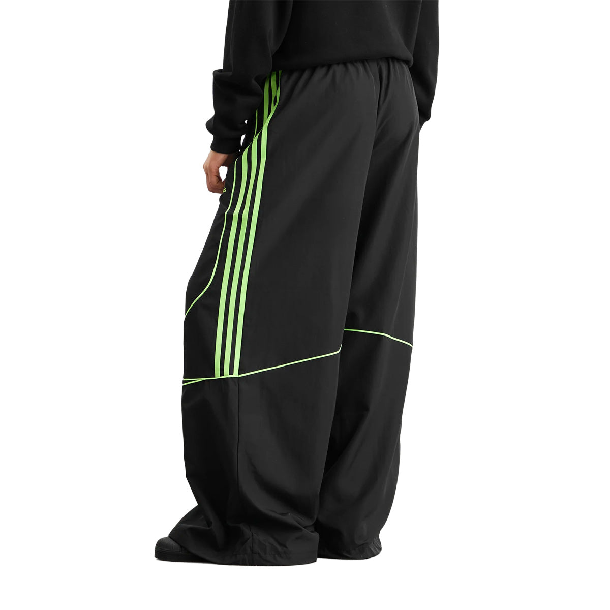 W TEAMGEIST Oversized Track Pants 'Black'