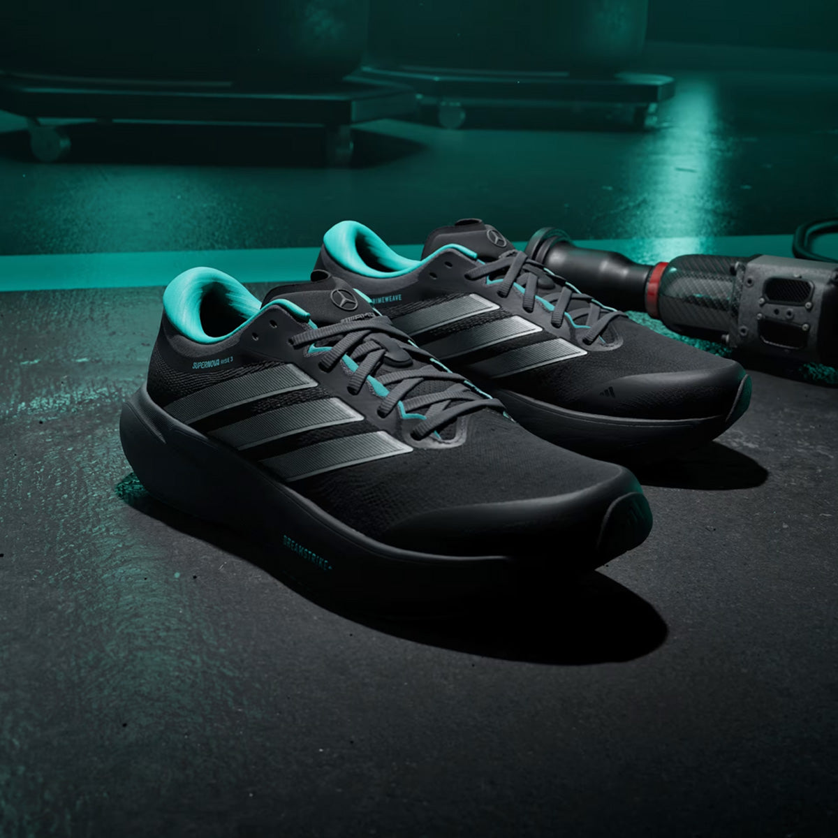 SUPERNOVA RISE 3 + MERCEDES AMG PETRONAS F1 TEAM 'Core Black / Silver Metallic / Semi Mint Rush'