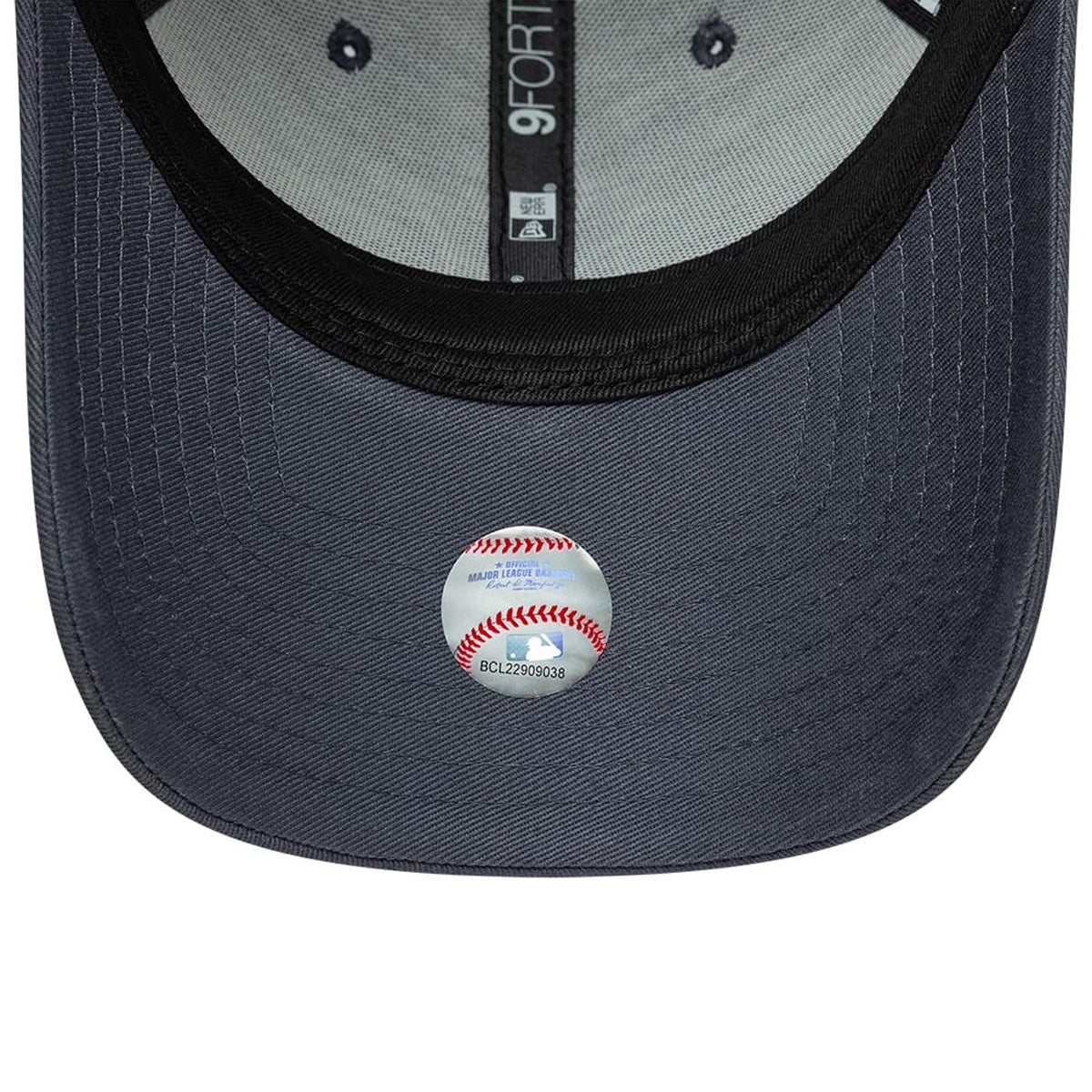 LEAGUE ESSENTIAL 9FORTY NEW YORK YANKEES 'GREY'