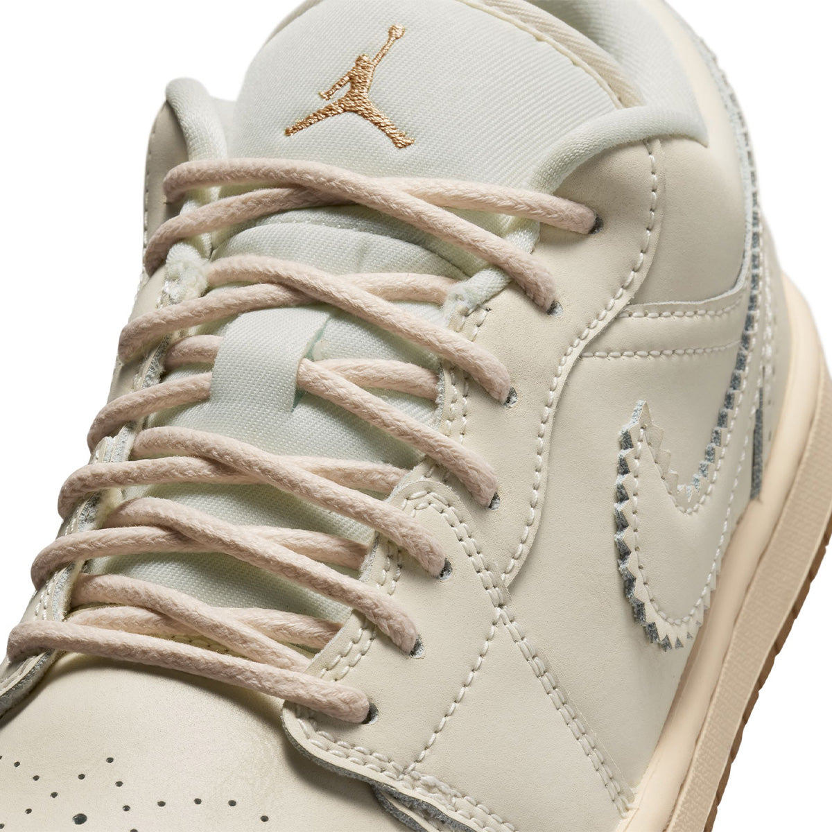 Wmns Air Jordan 1 Low SE 'CHALK/CHALK/METALLIC GOLD/PEARL WHITE'